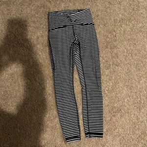 Black and white lulu leggings